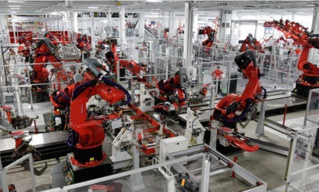 科技是第一生產(chǎn)力,鏡頭下的富士康自動(dòng)化車(chē)間!